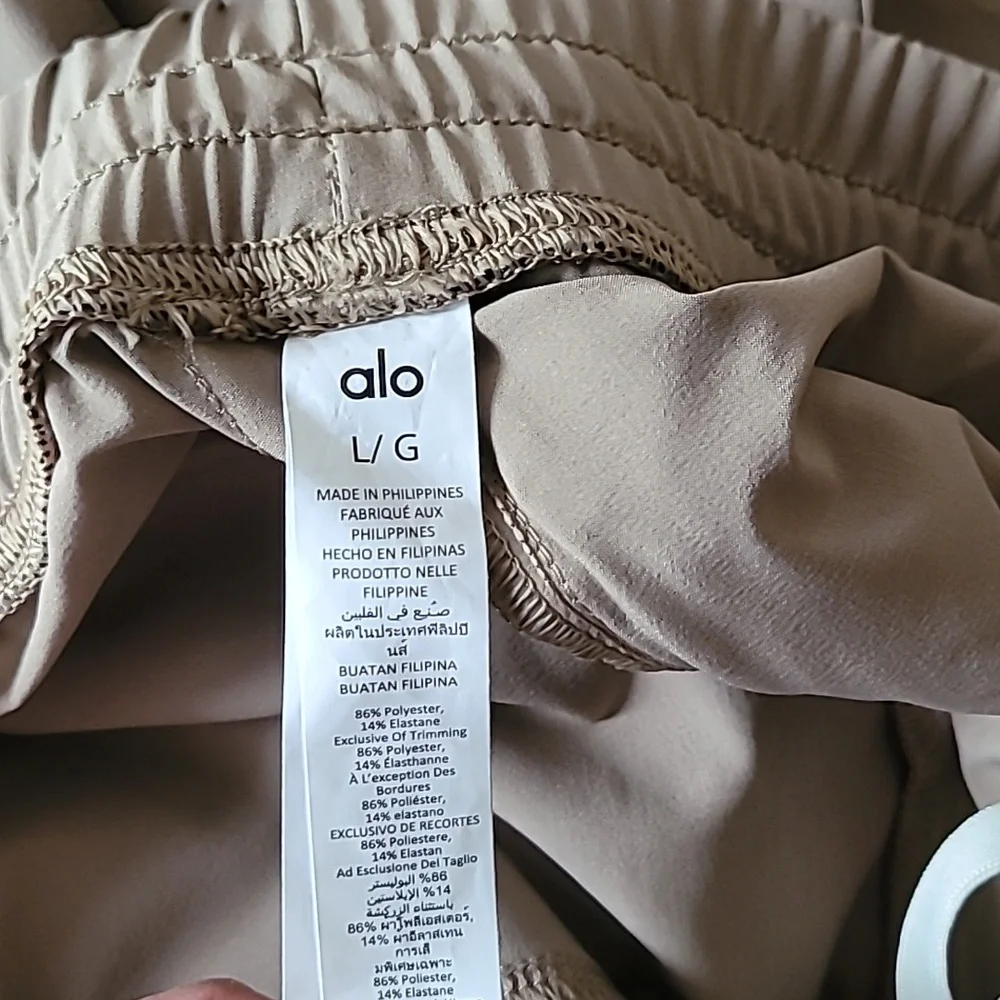 ALO Yoga Repetition Pant - Picture 10 of 13